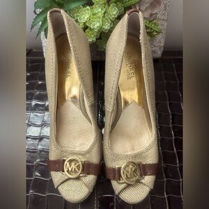 Michael Kors “Meg” Beige & Brown Open toe linen & leather Jute Wedge Size 9